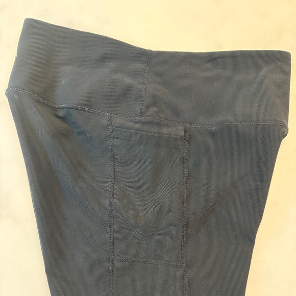 Danskin Yoga Shorts, Women’s size Large, good condition - Picture 4 of 5